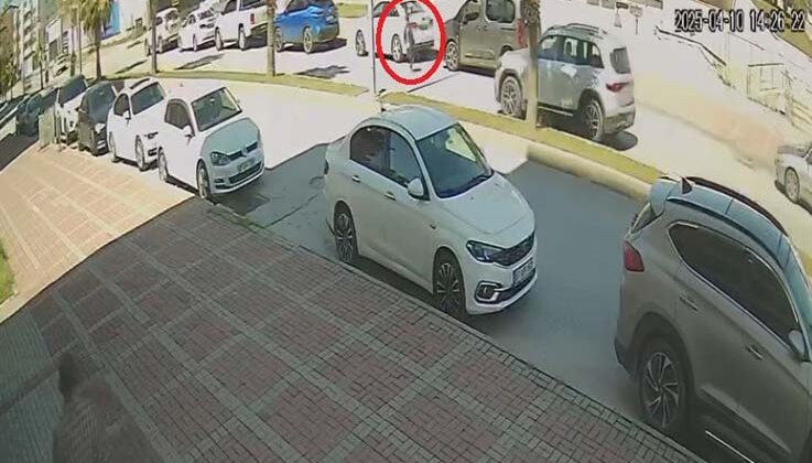 Yola fırlayan 7 yaşındaki çocuğa otomobil çarptı